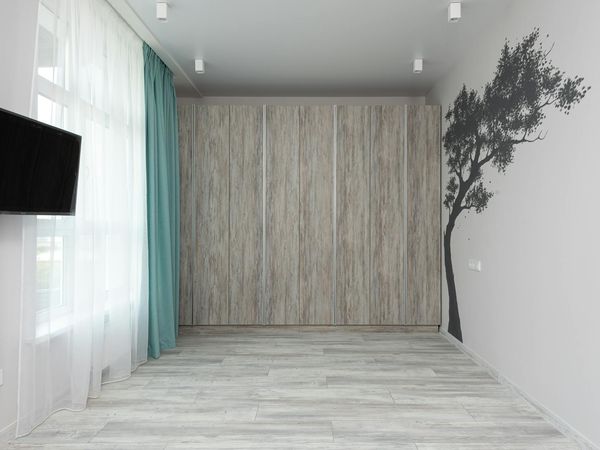 Soft ultraviolet rays hitting a clean floor space